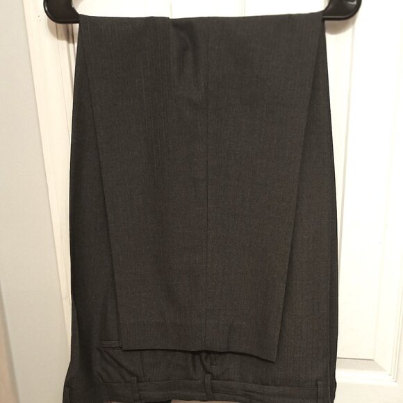 Blair Underwood Men 2 Piece Gray Pinstriped Suit - Picture 13 of 16